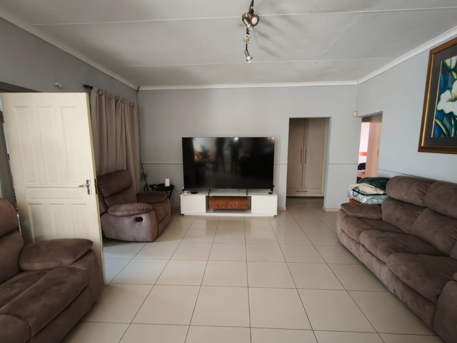 4 Bedroom Property for Sale in Geelhoutpark North West